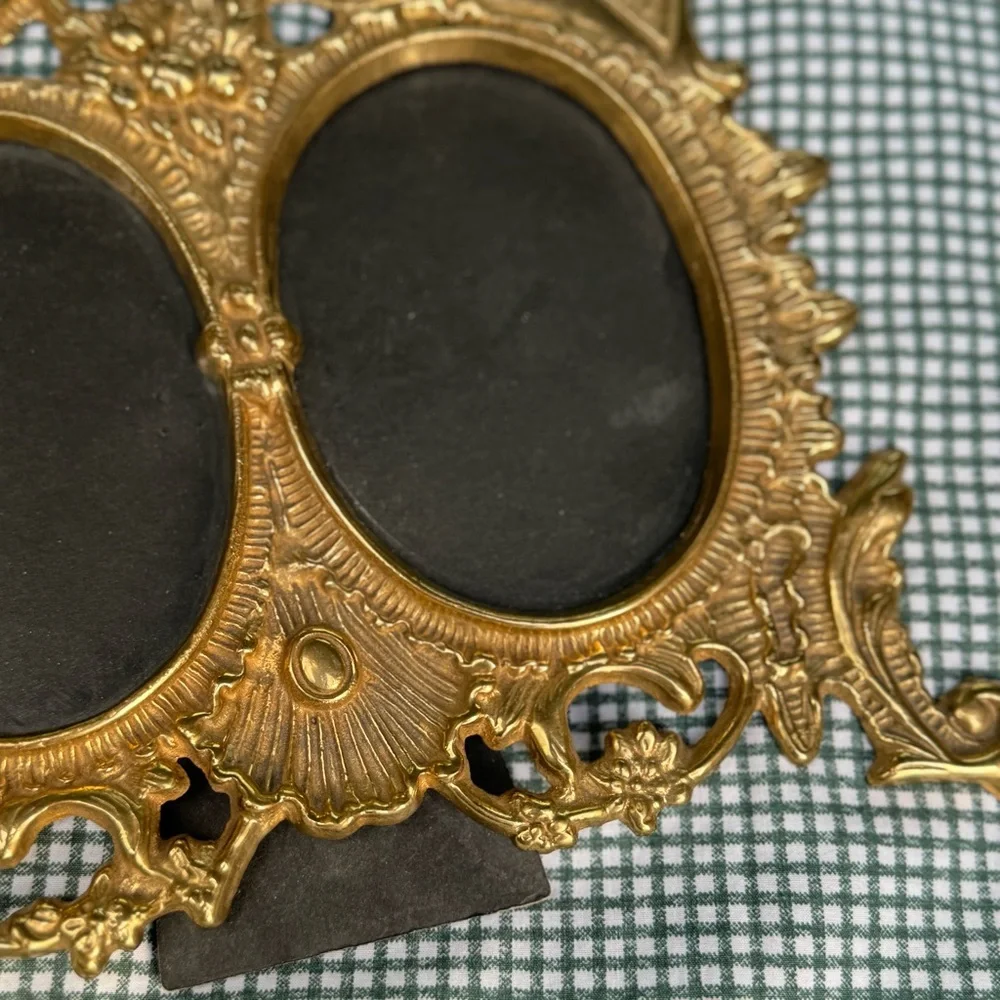 Vintage Victorian Style Brass Ornate Oval Double Photo Easel Picture Frame